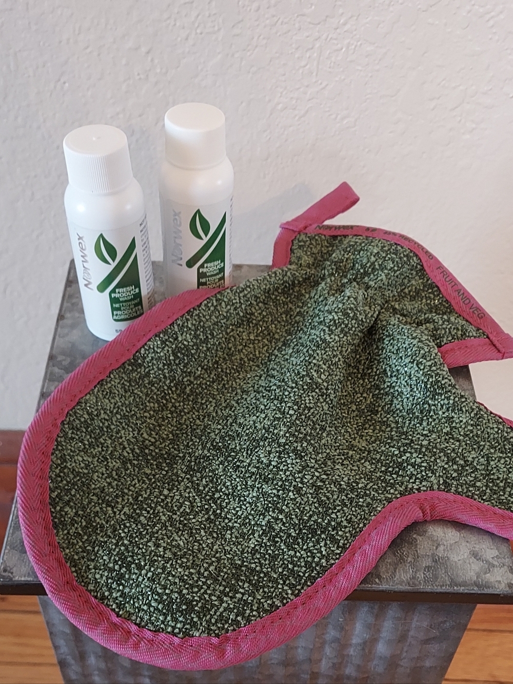 Norwex Fresh Produce Wash With Vegetable Scrub Mitt